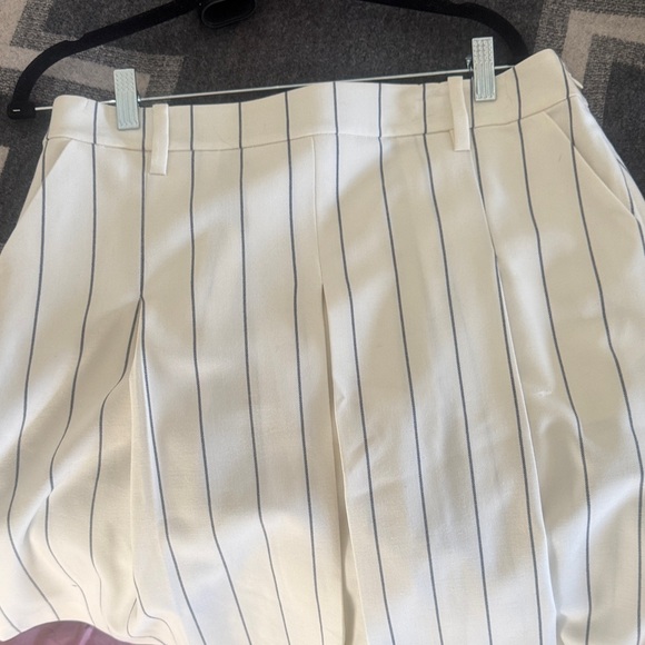 Tory Burch Pleated Golf Skirt. - Picture 3 of 5